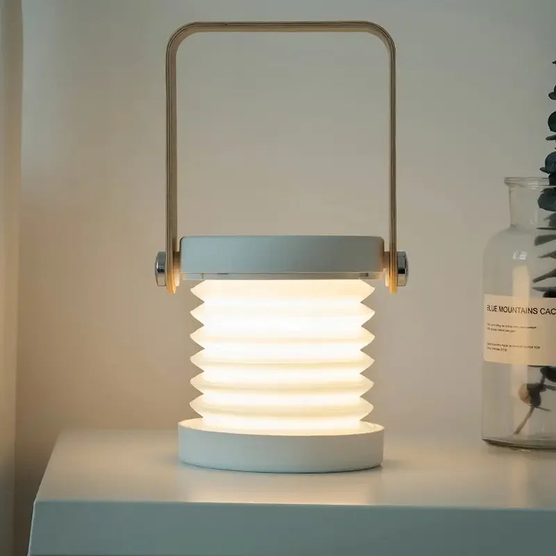 veilleuse, lampe LED, lampe de chevet, lumière douce, lanterne pliable, lampe rechargeable, design scandinave, décoration maison, éclairage intérieur, lumière d'ambiance, lampe tactile, lampe portable, cadeau déco